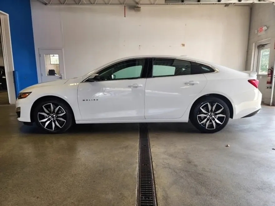2022 Chevrolet Malibu RS photo 1