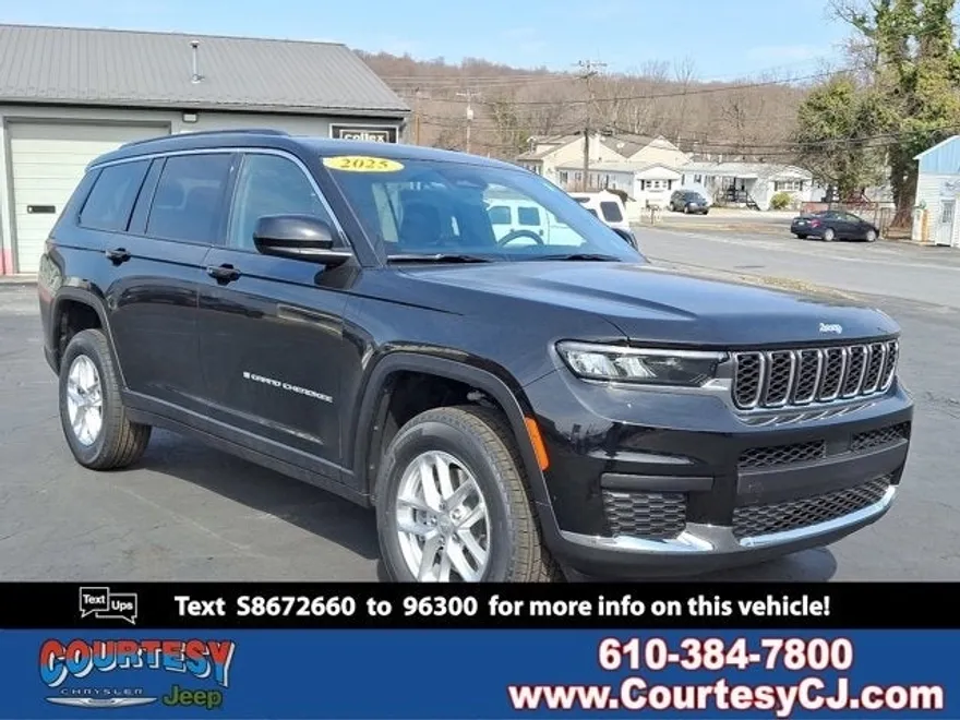 2025 Jeep Grand Cherokee Laredo photo 1