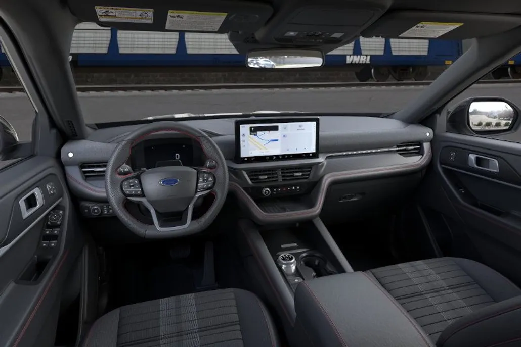 2025 Ford Explorer ST-Line photo 7