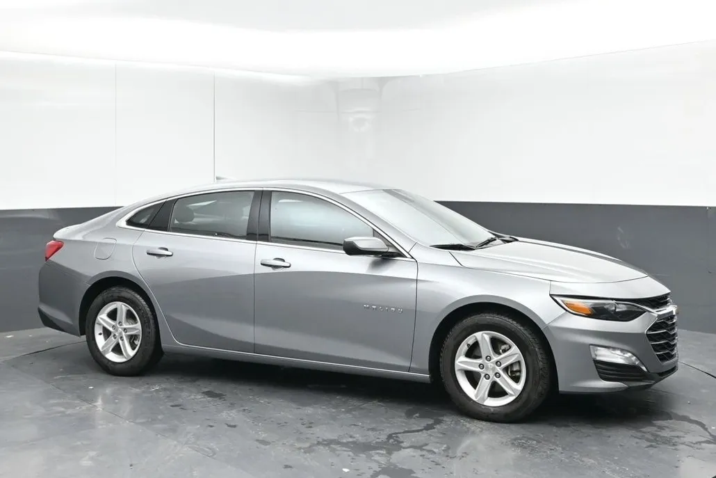 2023 Chevrolet Malibu 1LT photo 1
