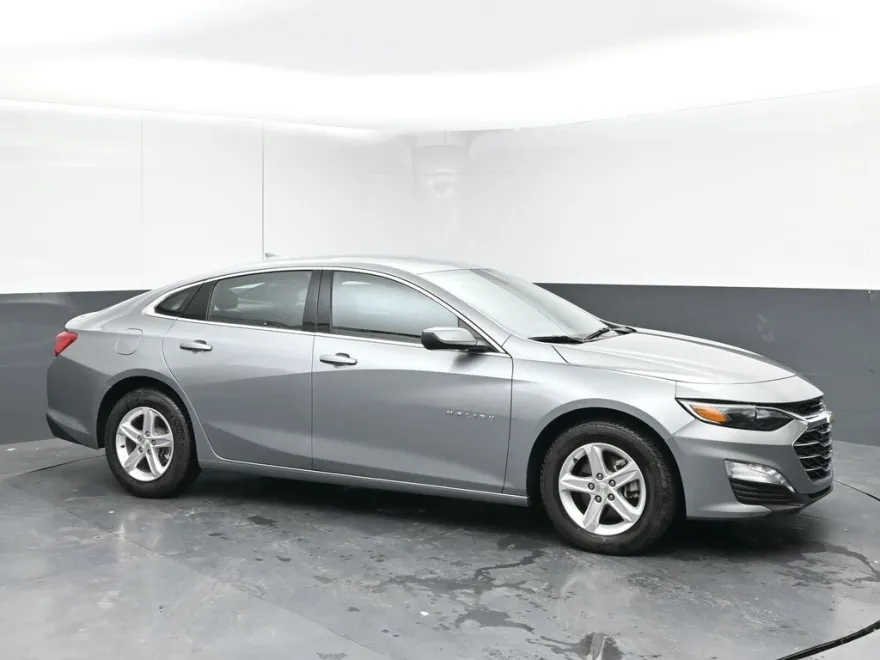 2023 Chevrolet Malibu 1LT photo 1