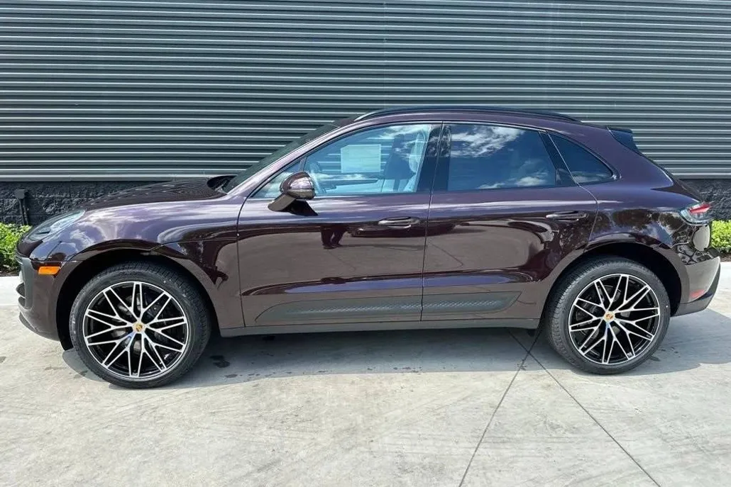 2025 Porsche Macan T photo 1