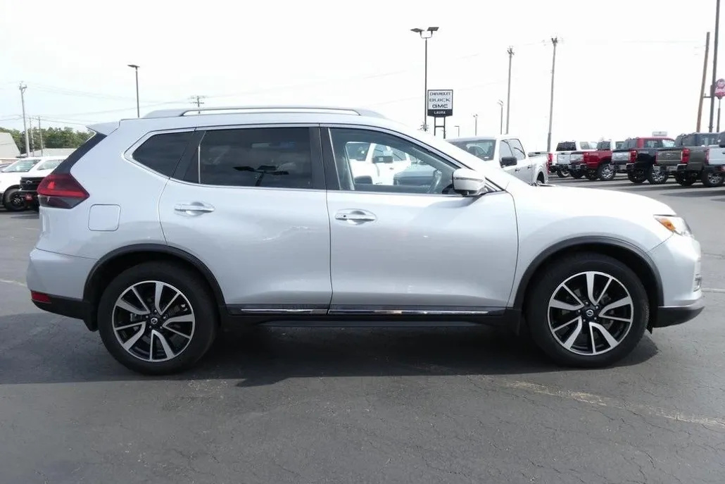 2019 Nissan Rogue SL photo 1