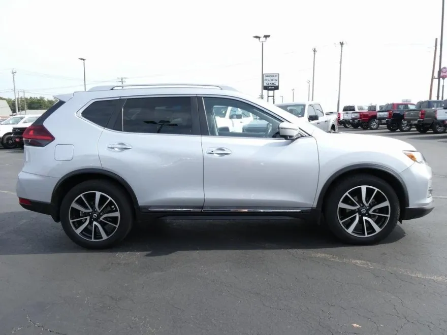 2019 Nissan Rogue SL photo 1