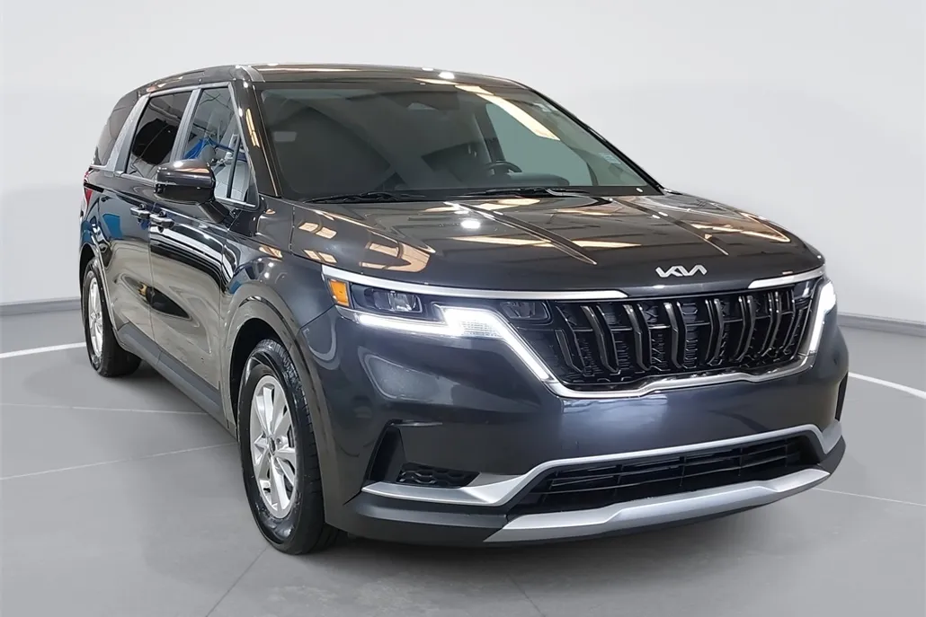 2023 Kia Carnival LX photo 1