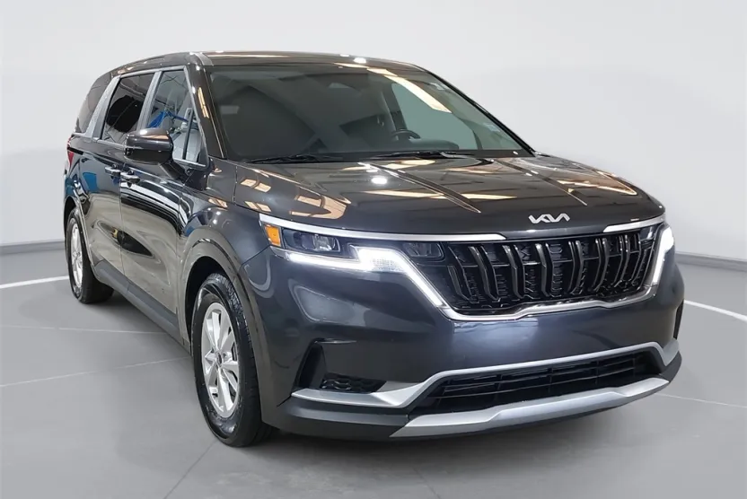 2023 Kia Carnival LX photo 1
