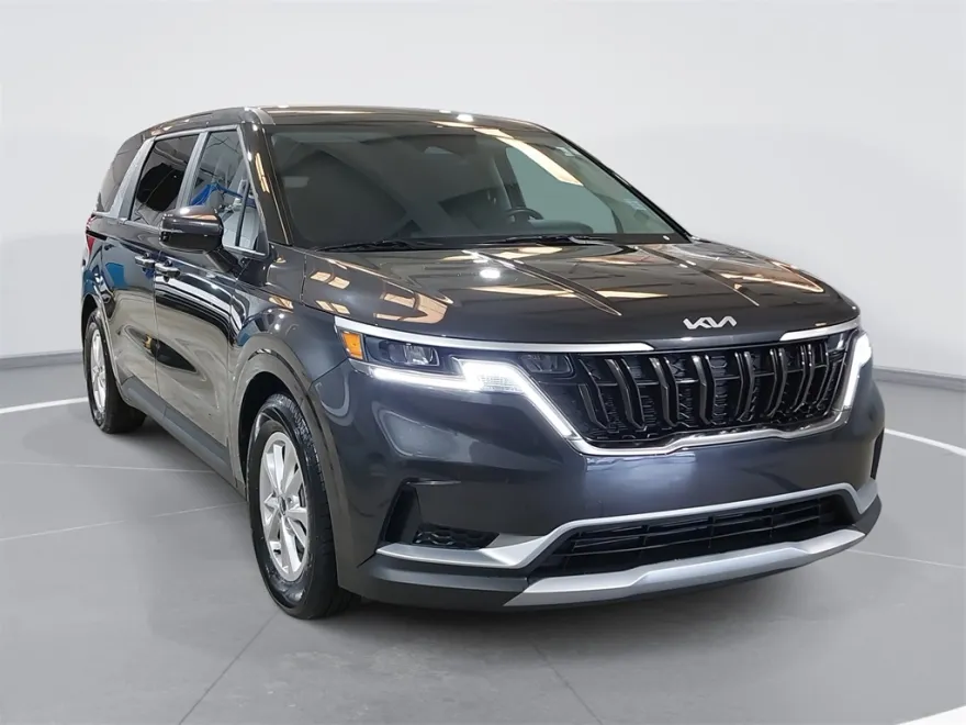 2023 Kia Carnival LX photo 1