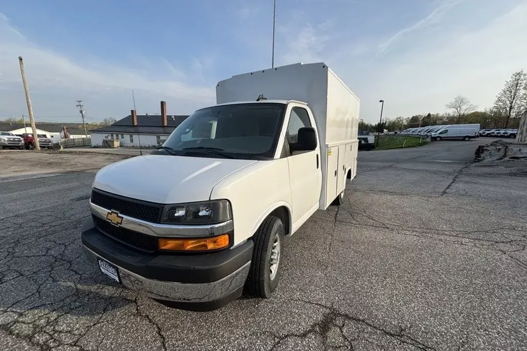 2025 Chevrolet Express Cutaway Work Van photo 1