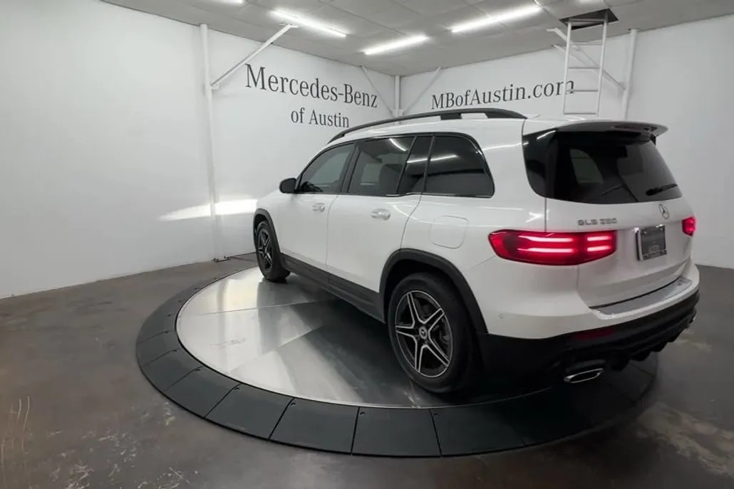 2025 Mercedes Benz GLB 250 photo 1