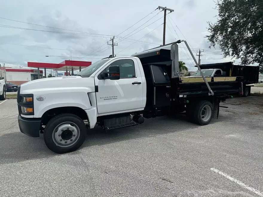 2023 Chevrolet Silverado 5500HD Work Truck photo 1