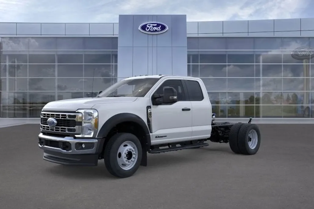 2025 Ford F-450 photo 1