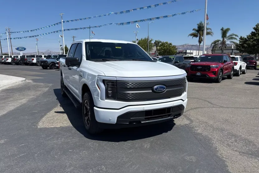 2023 Ford F-150 Lightning XLT photo 1