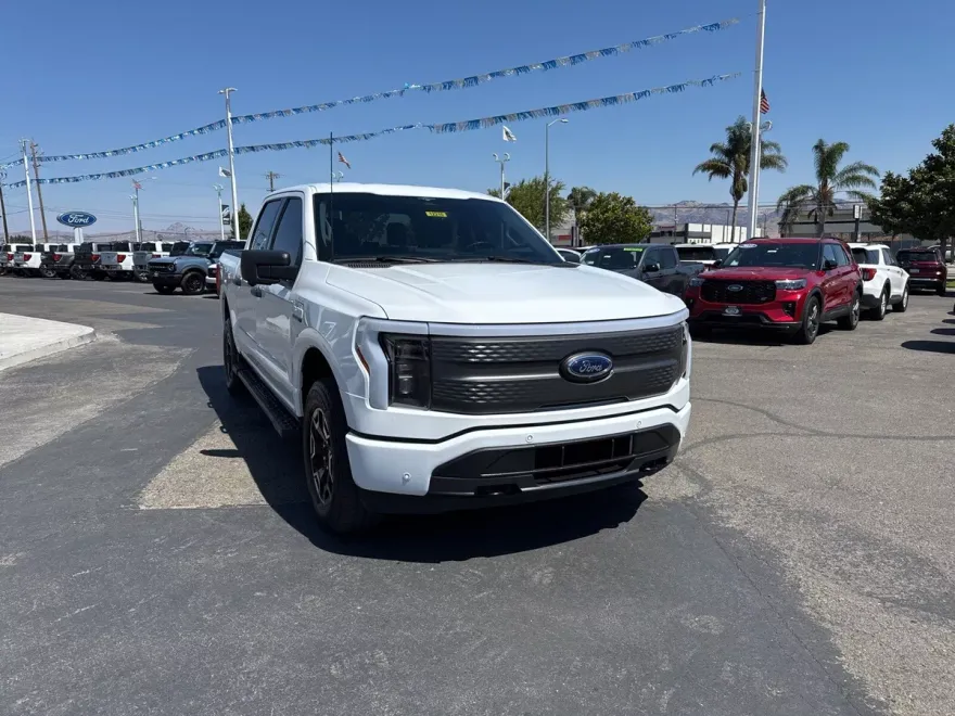 2023 Ford F-150 Lightning XLT photo 1