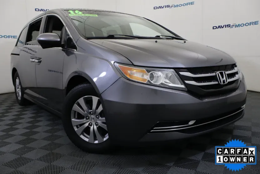 2016 Honda Odyssey SE photo 1