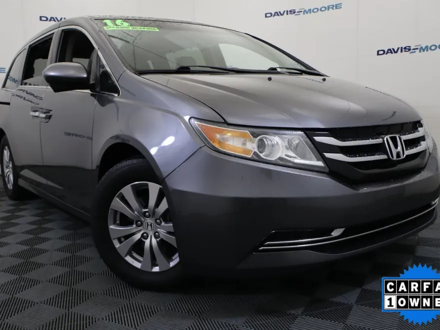 2016 Honda Odyssey SE photo 1