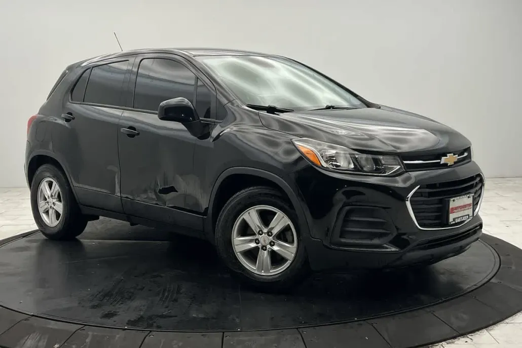 2020 Chevrolet Trax LS photo 1