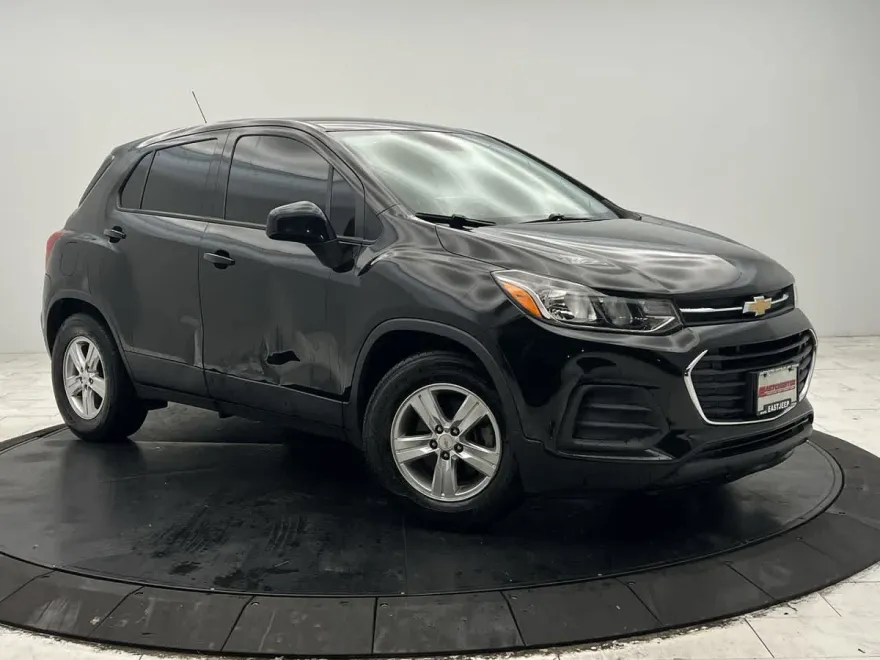 2020 Chevrolet Trax LS photo 1