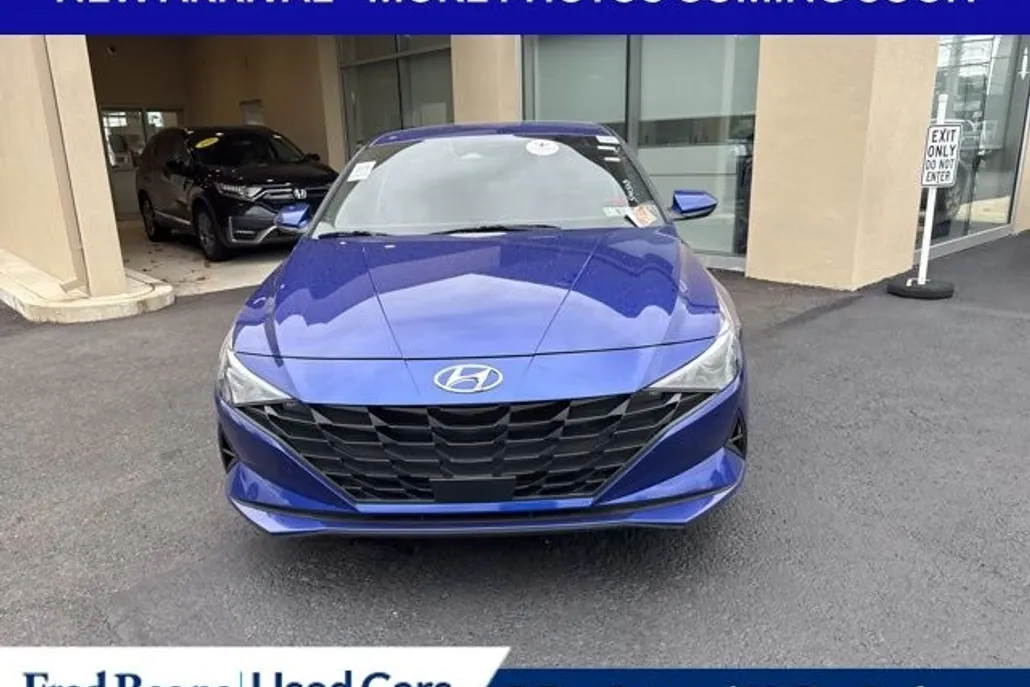 2023 Hyundai Elantra SEL photo 1