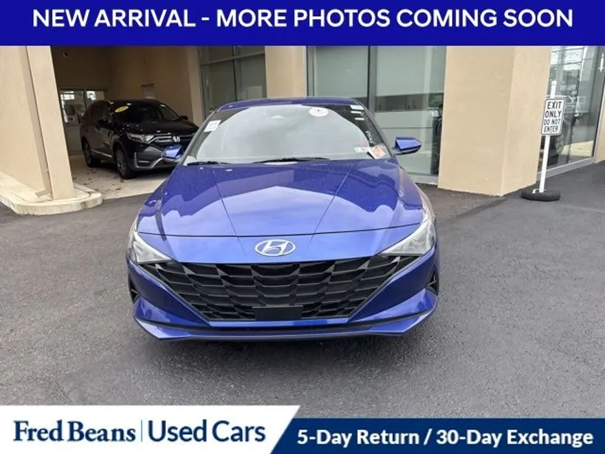 2023 Hyundai Elantra SEL photo 1
