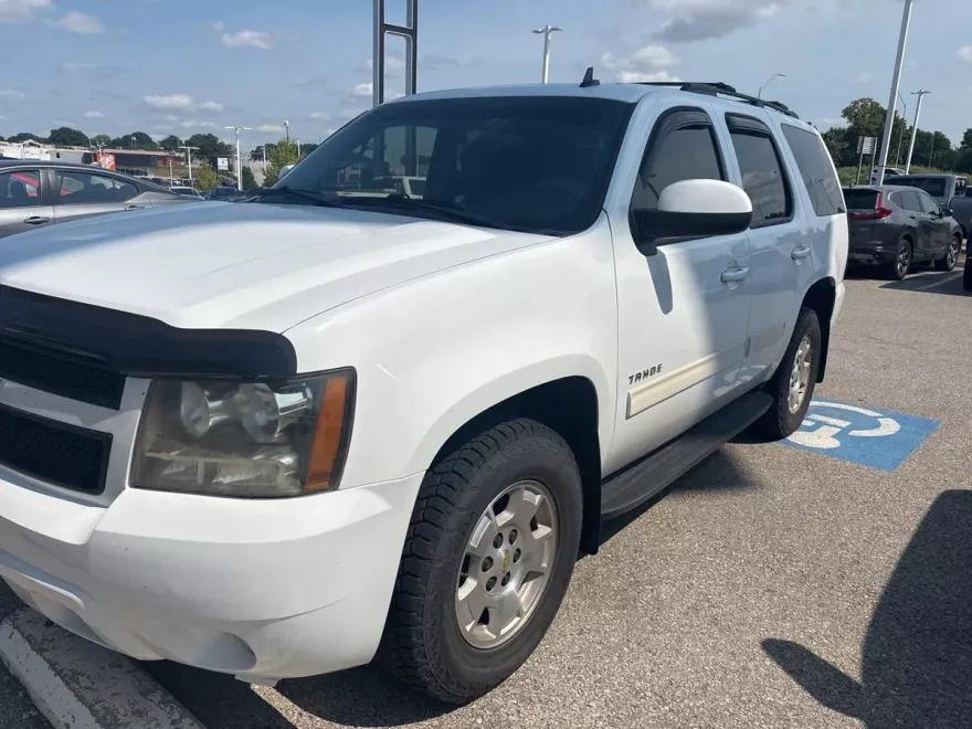 2011 Chevrolet Tahoe LS photo 1
