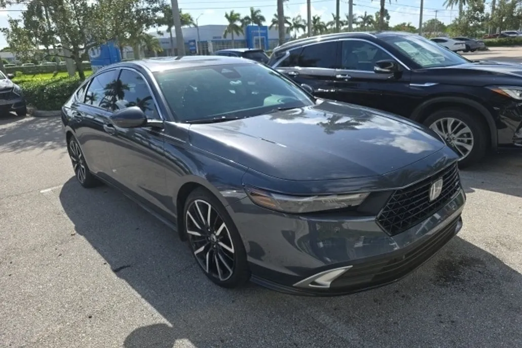 2023 Honda Accord Hybrid Touring photo 1