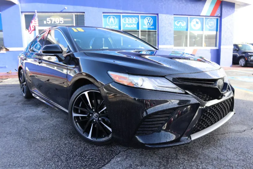 2018 Toyota Camry XSE photo 1