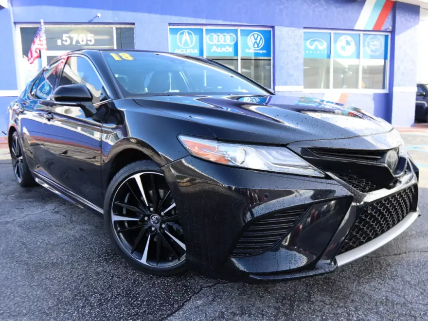 2018 Toyota Camry XSE photo 1