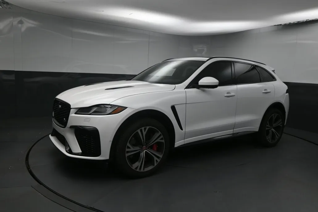 2023 Jaguar F-PACE SVR photo 1