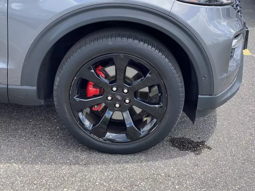 2022 Ford Explorer ST photo 1