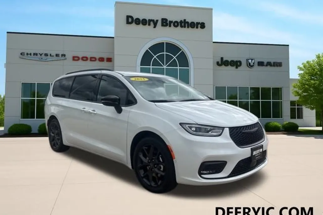 2025 Chrysler Pacifica Limited photo 1