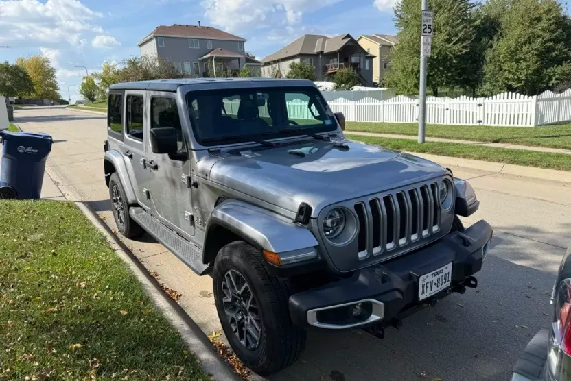 2021 Jeep Wrangler Unlimited Sahara photo 1