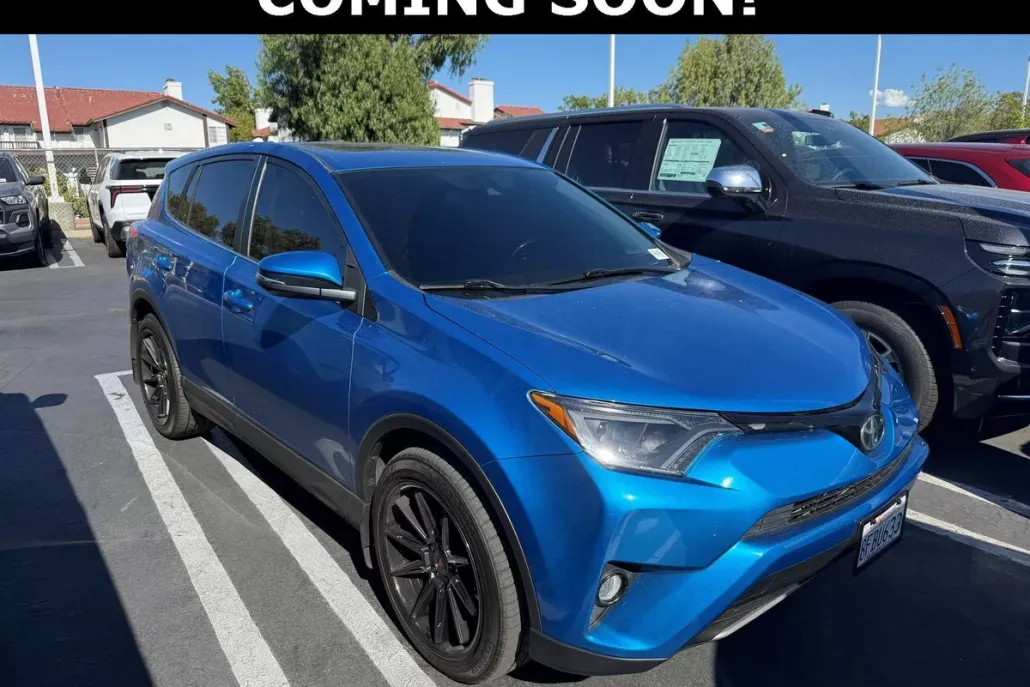 2022 Toyota RAV4 XLE photo 1