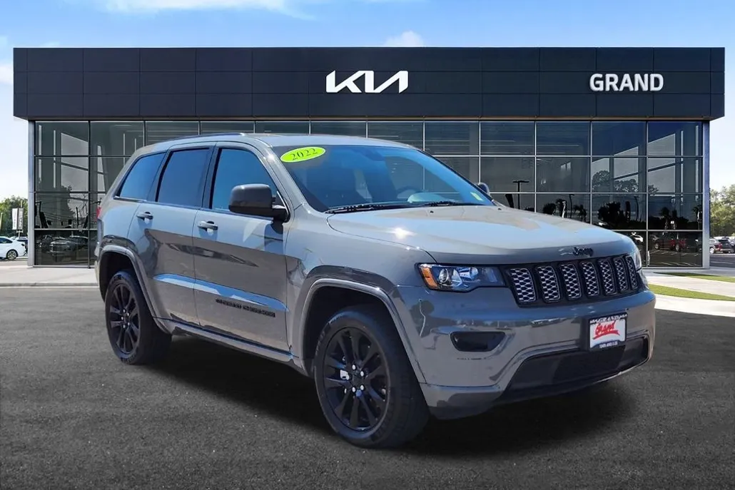 2022 Jeep Cherokee Laredo X photo 1