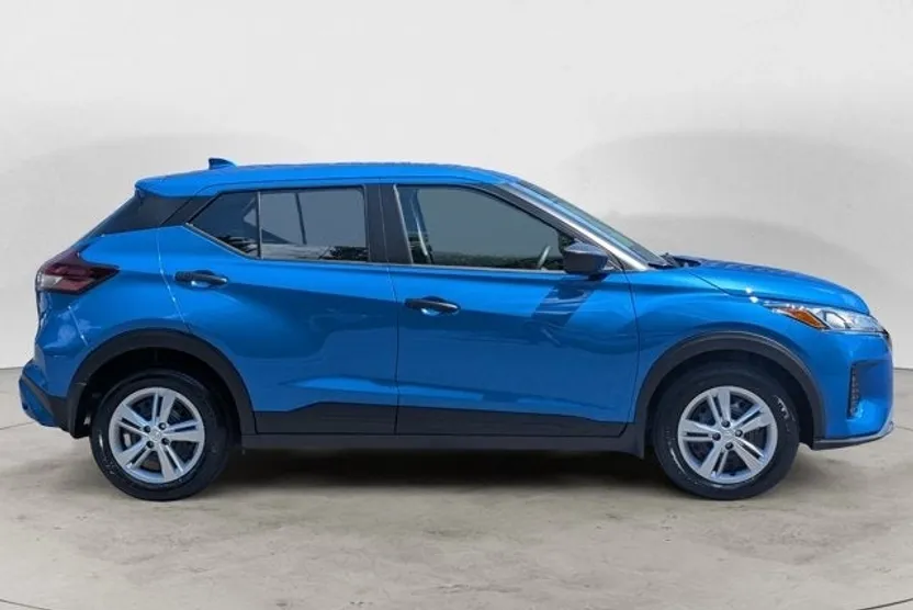 2025 Nissan Kicks Play S photo 1