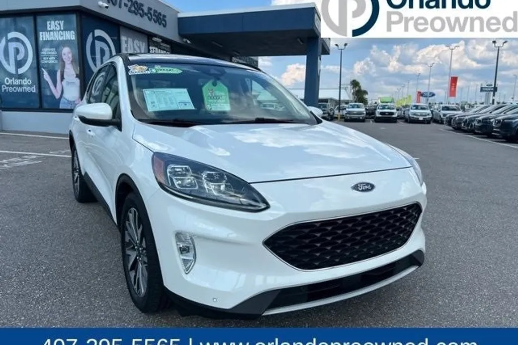 2020 Ford Escape Titanium Hybrid photo 1