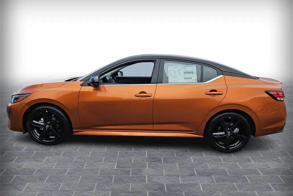 2025 Nissan Sentra SR photo 1