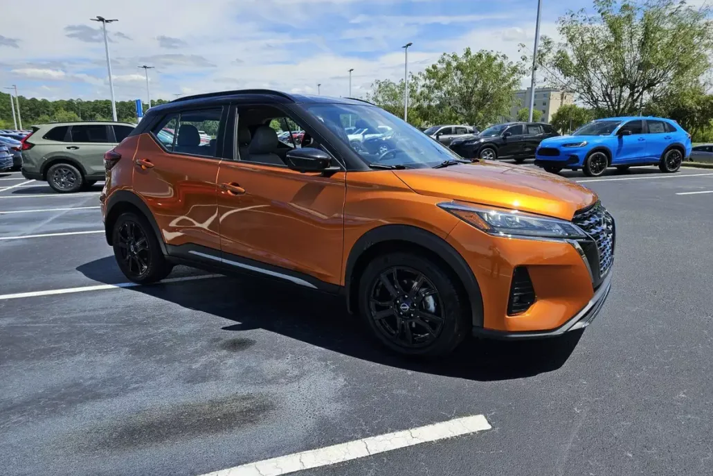 2024 Nissan Kicks SR photo 1