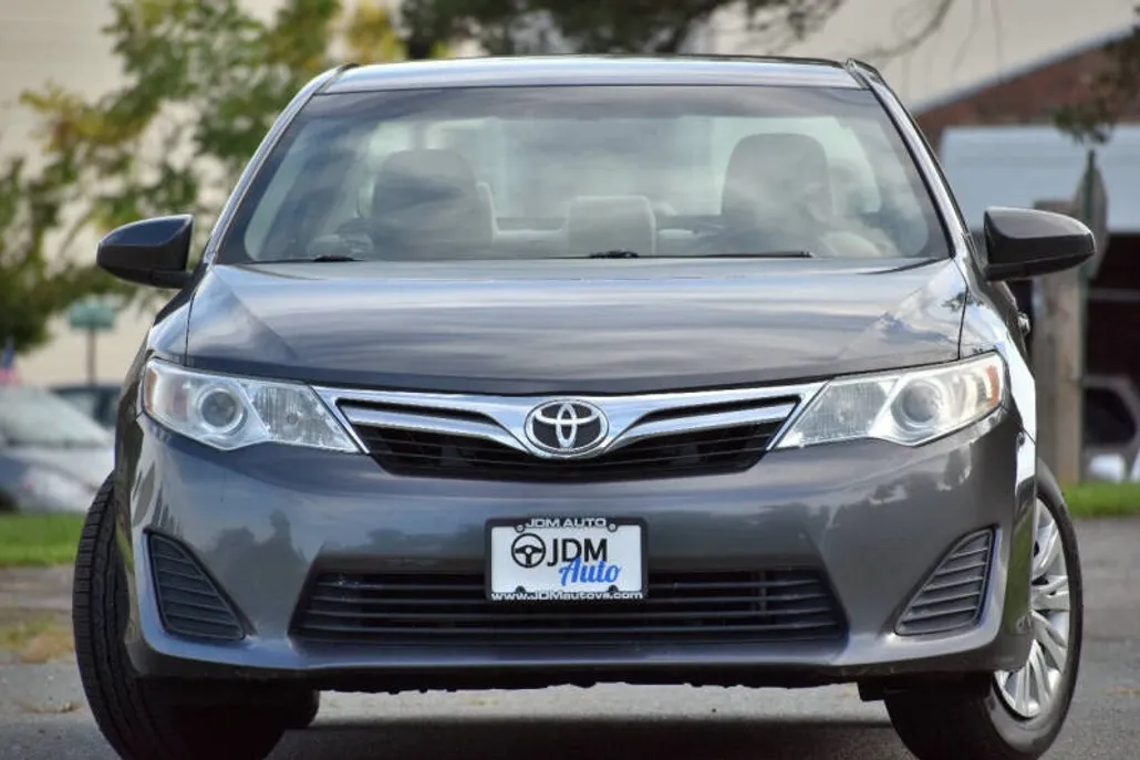 2012 Toyota Camry LE photo 1