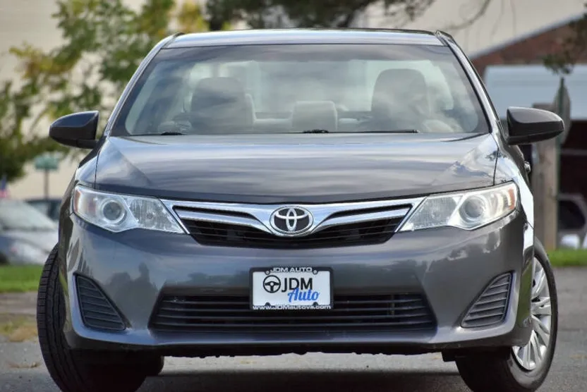 2012 Toyota Camry LE photo 1