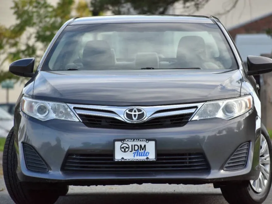 2012 Toyota Camry LE photo 1