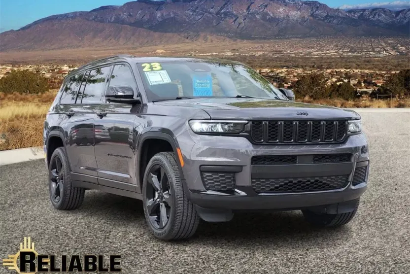 2023 Jeep Grand Cherokee Altitude photo 1