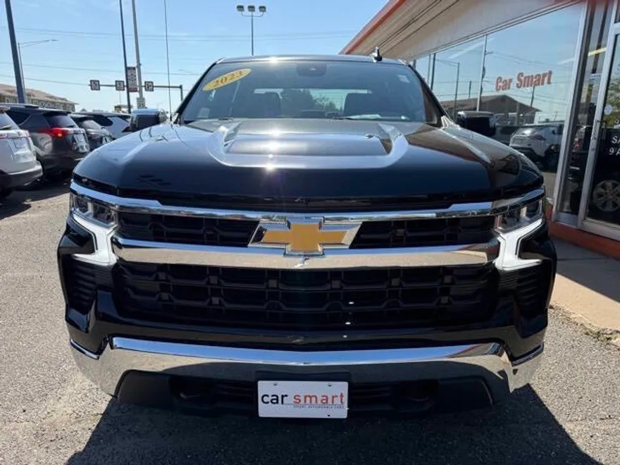 2023 Chevrolet Silverado 1500 LT photo 1