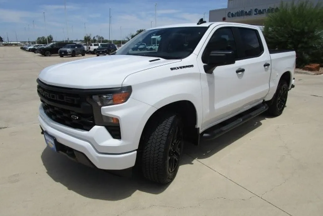 2025 Chevrolet Silverado 1500 Custom photo 1