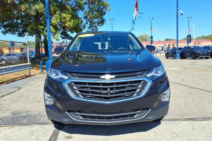 2021 Chevrolet Equinox LT photo 1