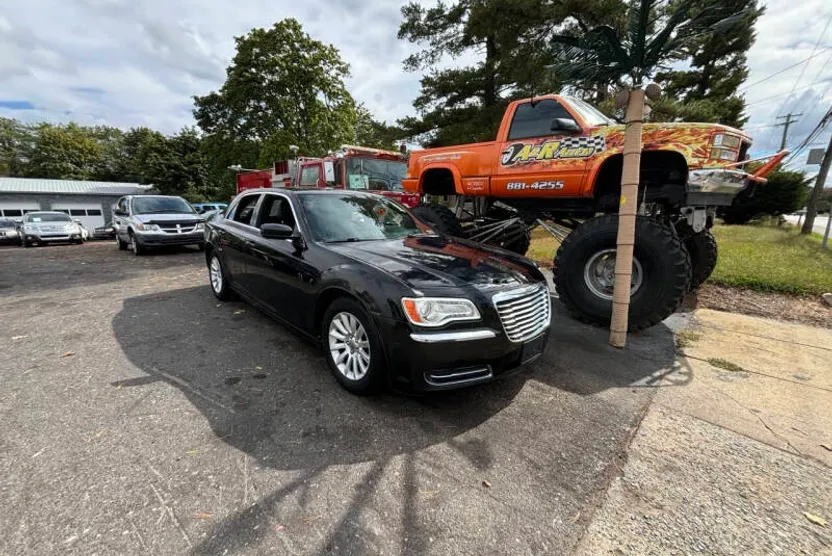 2013 Chrysler 300 Base photo 1