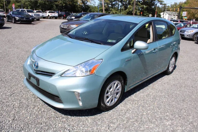 2014 Toyota Prius V Three photo 1