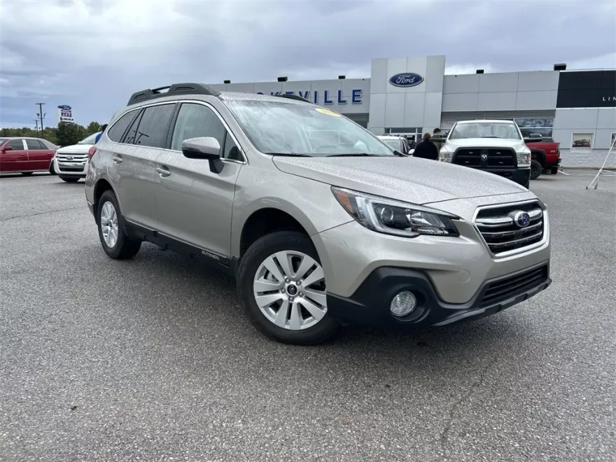 2018 Subaru Outback 2.5i Premium photo 1