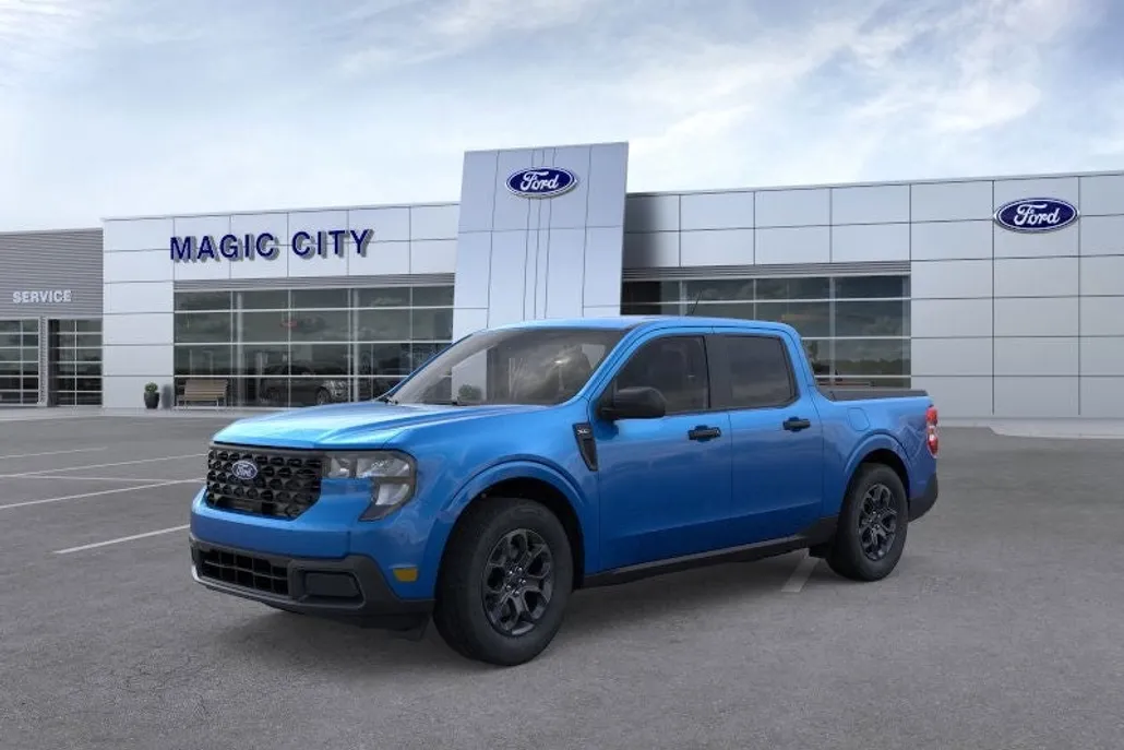 2025 Ford Maverick XLT photo 1