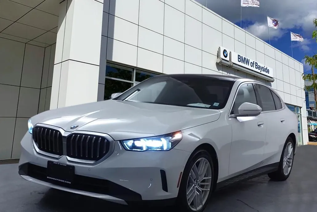 2024 Bmw 330i xDrive photo 1