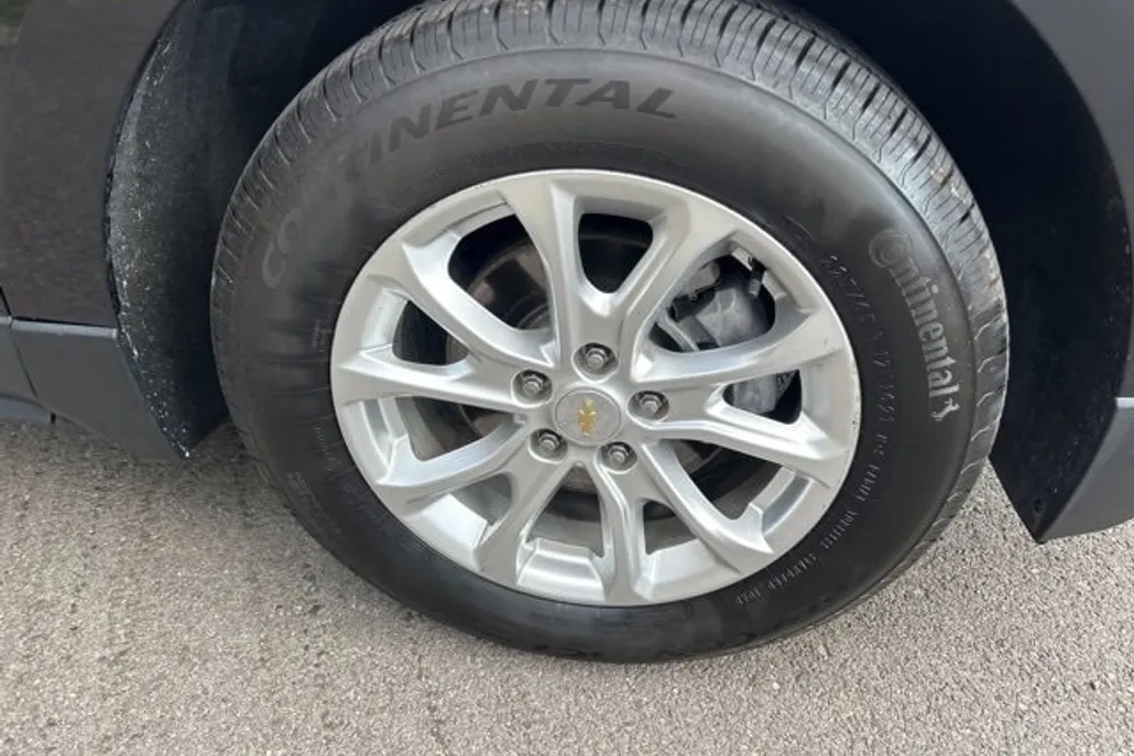2020 Chevrolet Equinox LT photo 1